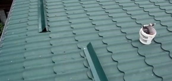 Havatartás a tetőn: lavinaszorítók típusai és felszerelésük