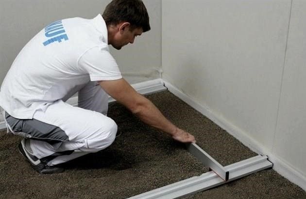 A padló kiegyenlítése kiegyenlítő anyaggal - jó minőségű eredmény a megfelelő megközelítéssel