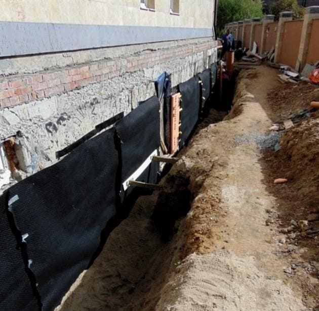 Az alapozás megfelelő vízszigetelése - saját maga végezze el az otthoni védelmet