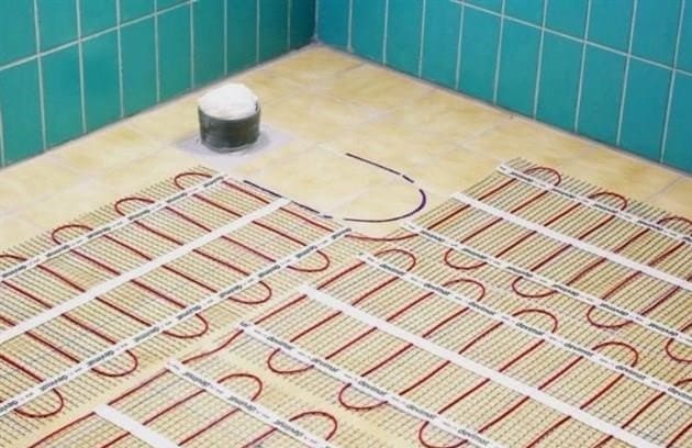 A padlófűtés termosztátja kényelmes környezetet biztosít és csökkenti az energiaköltségeket