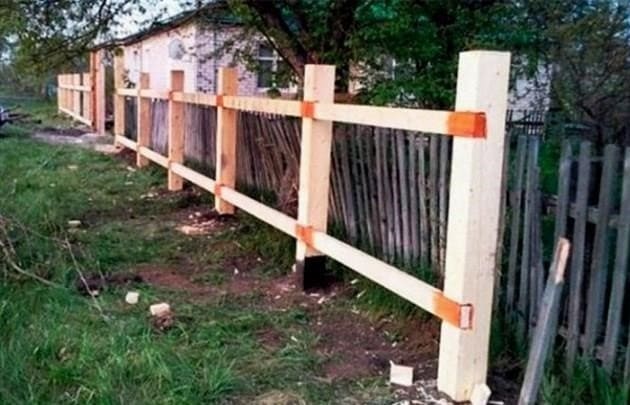 Hullámkartonból készült kerítések kialakítása: fotók magánházakban