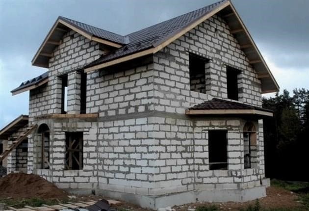 Hogyan lehet házat építeni szénsavas betonból, utasítások és tippek