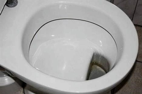 Hogyan tisztíthatja gyorsan, hatékonyan és gazdaságosan a WC-t