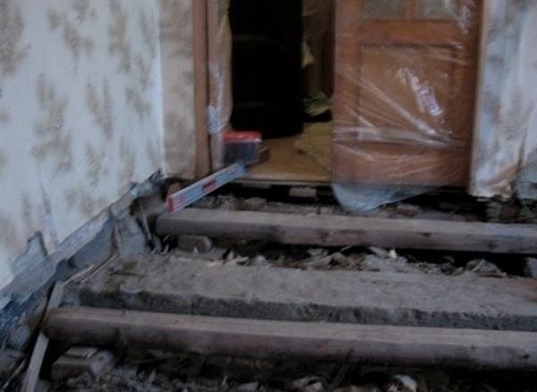 A fagerendás ház padlóinak javítása saját kezűleg: lehetőségek + videó