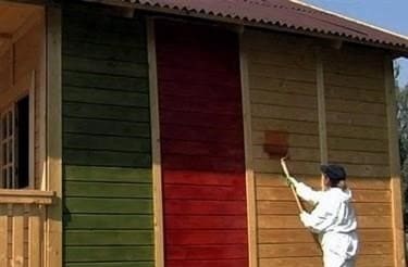 Védelem és dekoráció - ház külső festése bárból, fotó