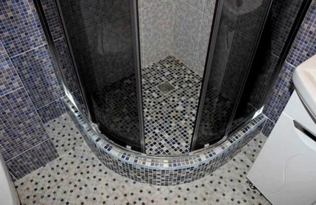 Hogyan lehet vízszigetelni a cseréppadlót zuhany alatt