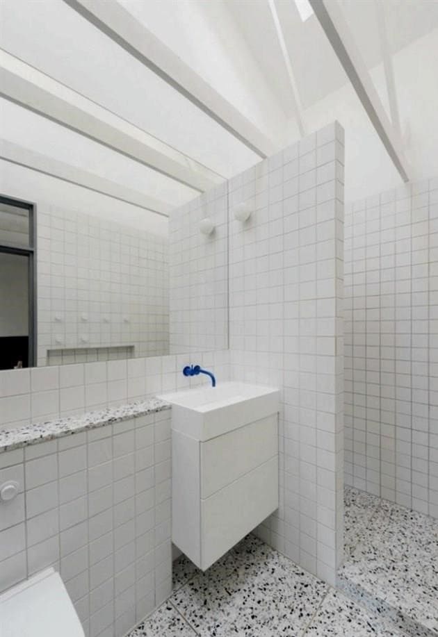 Mit kell tudni a magánház fürdőszobájának elrendezéséről és kialakításáról?