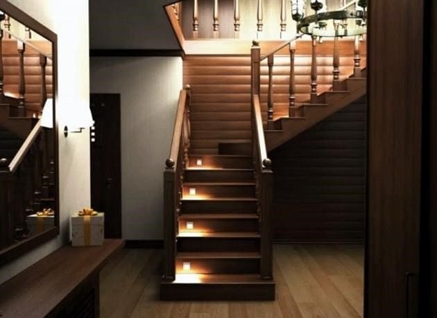 Hogyan lehet lépcsőt vezetni a 2. emeletre, ha nincs elég hely