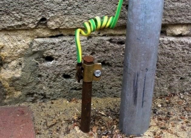 Rejtett elektromos vezetékek telepítése egy faházban. 2. rész