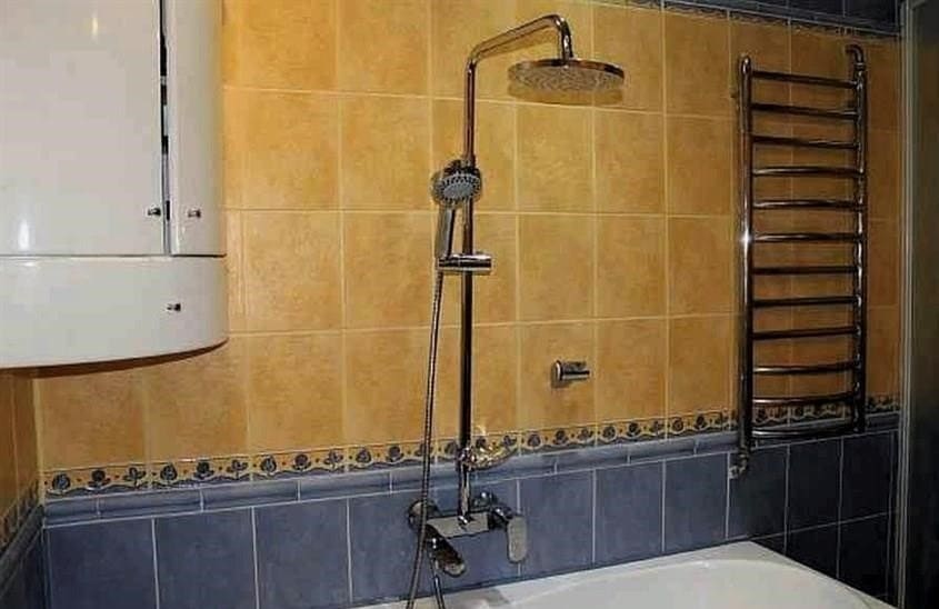Csatorna kimeneti magassága a mosdó alatt: a mosogató magassága?