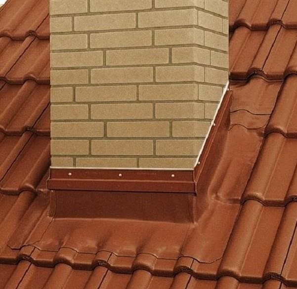 Hogyan készítsünk egy csomópontot a szellőzés átjutásához a tetőn: a tető behatolásának elrendezése