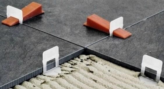 Porcelán kőagyagok padlóra fektetése: A-tól Z-ig végzett munka technológiája