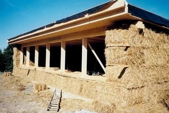 Az ökoház felszerelése: vidéki ház építése a környezetvédelmi előírásoknak megfelelően