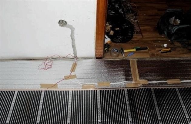 Mi a meleg fal a fürdőszobában, és hogyan segít megtakarítani a hőfogyasztást: telepítési módszerek
