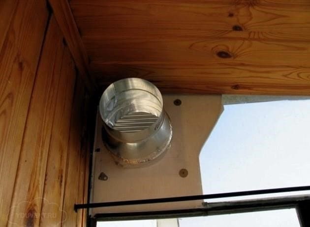 Mikor van szükség az erkélyen történő szellőzésre, és hogyan lehet megfelelő módon megszervezni?