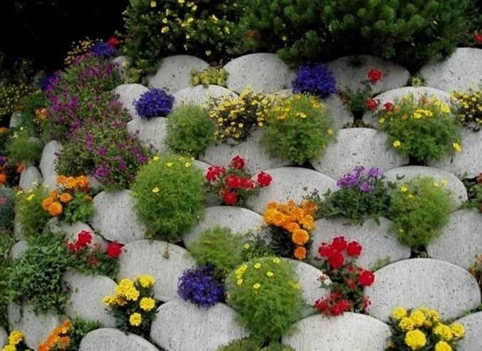Diy függőleges virágágyás: kellemes ötletek egy nyaraló kertészkedéséhez