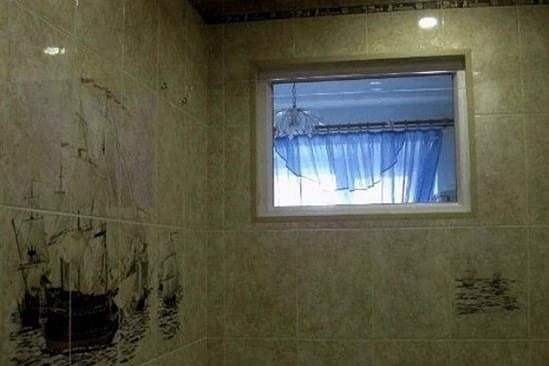 Ablak a fürdőszoba és a konyha között Hruscsovban - eltávolítani vagy elhagyni?