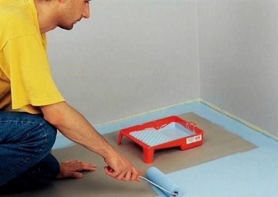 Tetőfestés: a különféle összetevőkből származó festék kiválasztásának és alkalmazásának szabályai