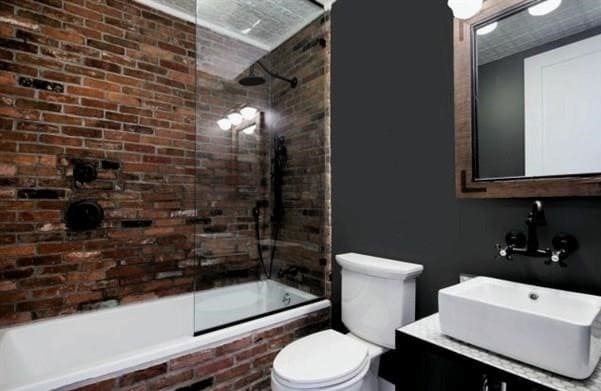 Fehér csempe a fürdőszobában: anyagjellemzők és fotók a legjobb megoldásokról