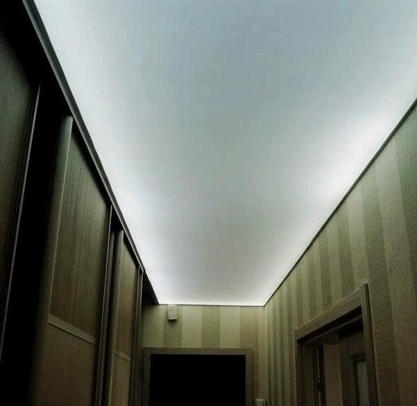 Hogyan válasszuk ki és rendezzük a folyosón vagy a folyosón a világítást?