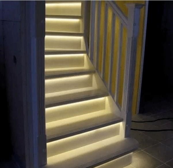 Mozgásérzékelők a világítás bekapcsolásához a lépcsőn - intelligens és automatikus világítás a lépcsőn