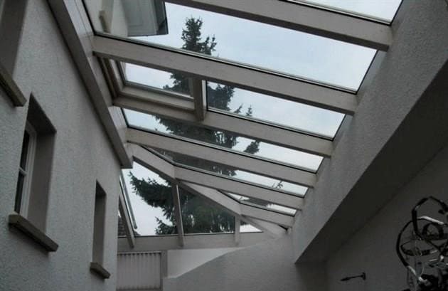 Átlátszó tető a házhoz - az eredeti megoldás előnyei és hátrányai