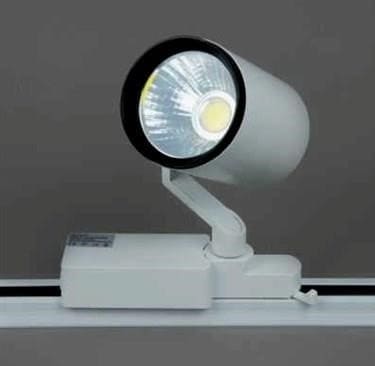 Mik azok a lámpatestek, milyen előnyökkel és jellemzőkkel bír: hogyan lehet lámpákat választani és csatlakoztatni a gyűjtősínen vagy anélkül?