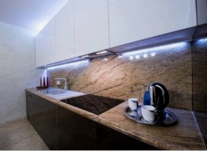 A világítás megvalósítása a konyhában: 4 tipp a lámpák kiválasztásához és elhelyezéséhez