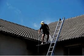 Barkács tetőjavítás: kerámia, természetes cserép, fémlemez tető, fém cserép, bitumenes cserép és pala javítása