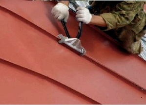 Hengerelt tető javítása: puha és kemény tetőfedés helyreállítása