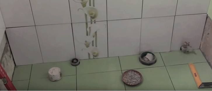 Felújítás a fürdőszobában - a padló, a falak és a mennyezet befejezésének lépésről lépésre történő leírása