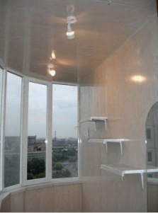 Az erkély díszítése (45 fotó). Fa, burkolat, gipszkarton és műanyag burkolat. A falak, a mennyezet és a padló szigetelése