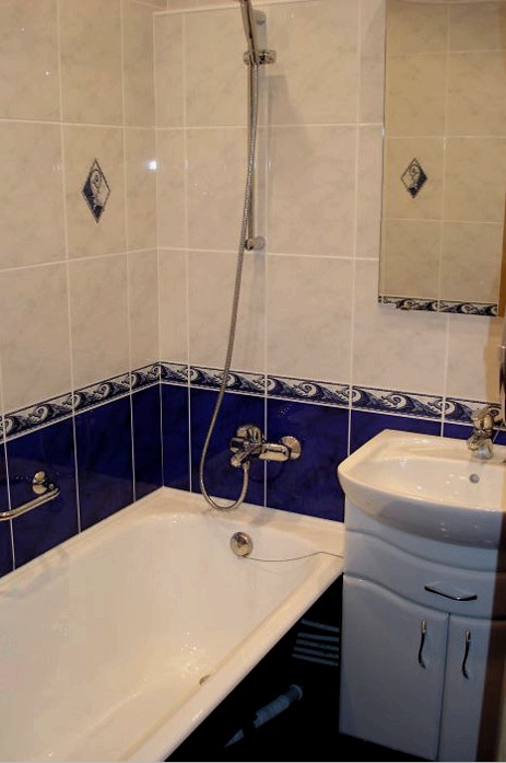 Fürdőszoba kialakítása Hruscsovban (36 fotó): a belső dekoráció és a csempézés jellemzői