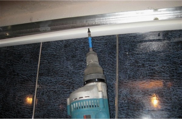 Javítás a fürdőszobában PVC panelekkel - hogyan lehet egy szobát átalakítani minimális költségekkel