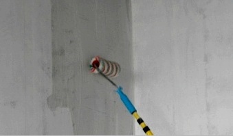 Ragasztható-e tapéta vízbázisú festékre (57 fotó): felület előkészítés, szükséges anyagok és ragasztás