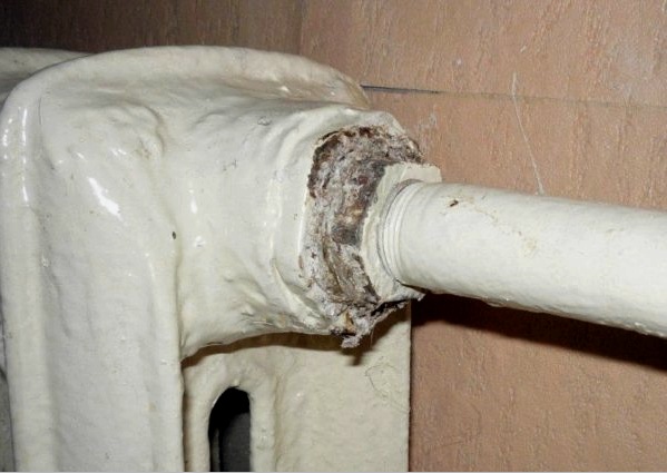 A radiátor bezárása a helyiségben: a vízvezeték-szerelő nézőpontja