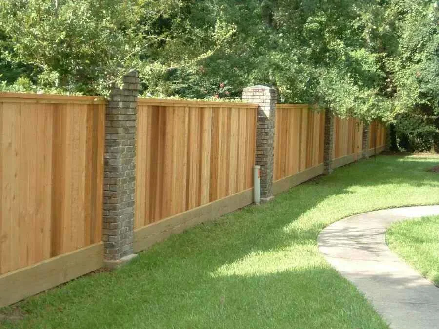 Mi a teendő, ha a szomszéd kerítésének árnyéka zavarja az Ön ingatlanát?