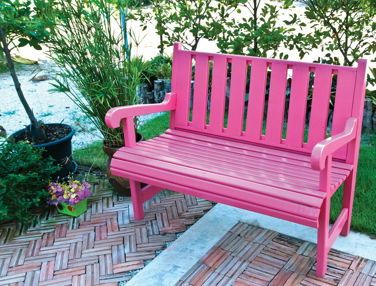 Ötletek arra, hogyan festhet egy kerti padot, és hogyan frissítheti fel a nyárra