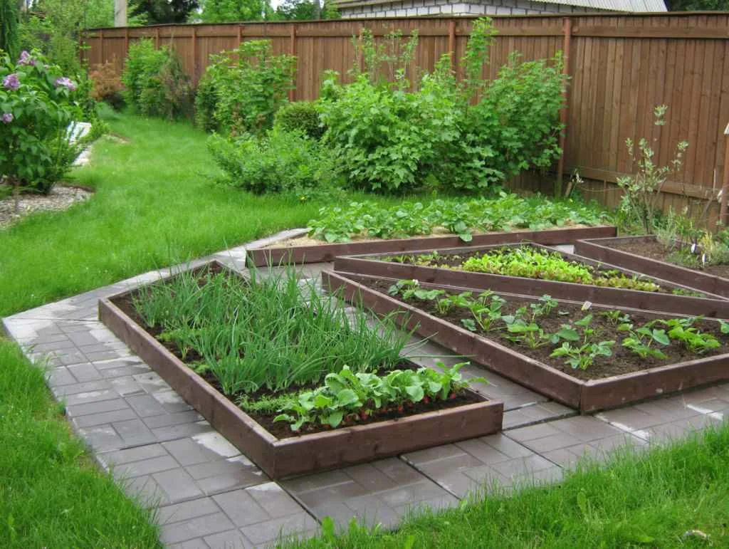 A legegyszerűbb és legkényelmesebb kerti ágyáskerítés lehetőségek