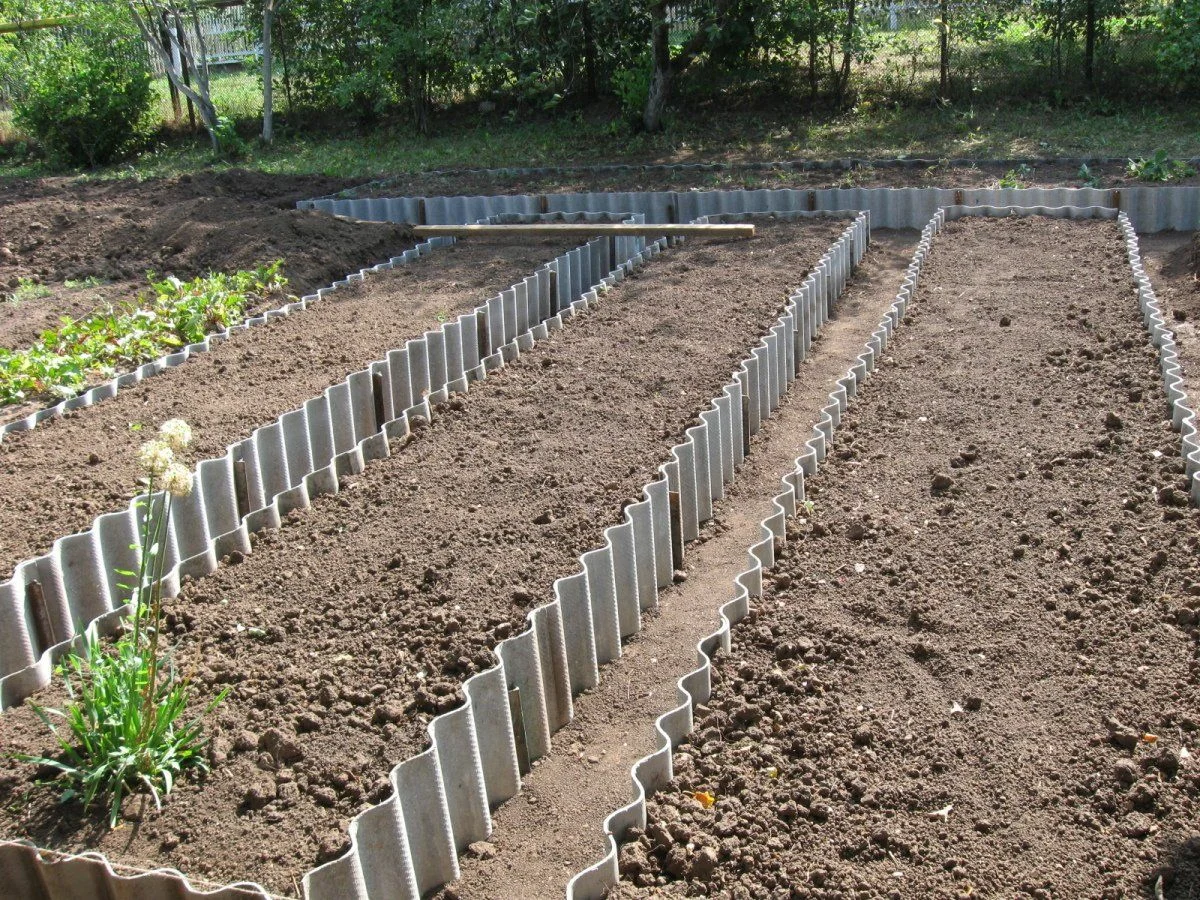 A legegyszerűbb és legkényelmesebb kerti ágyáskerítés lehetőségek