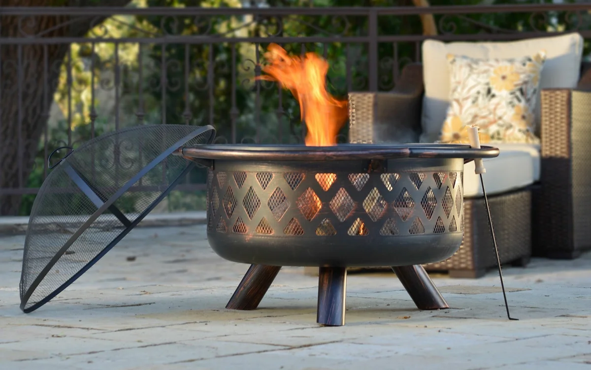Hogyan készítsünk egy faszén grillt saját kezűleg a vidéki házban