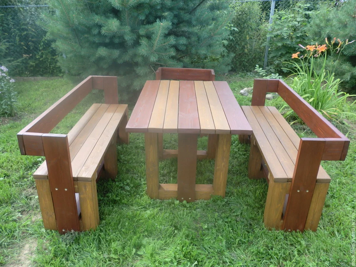 Hogyan készítsünk stílusos fából készült kerti bútorokat nyárra