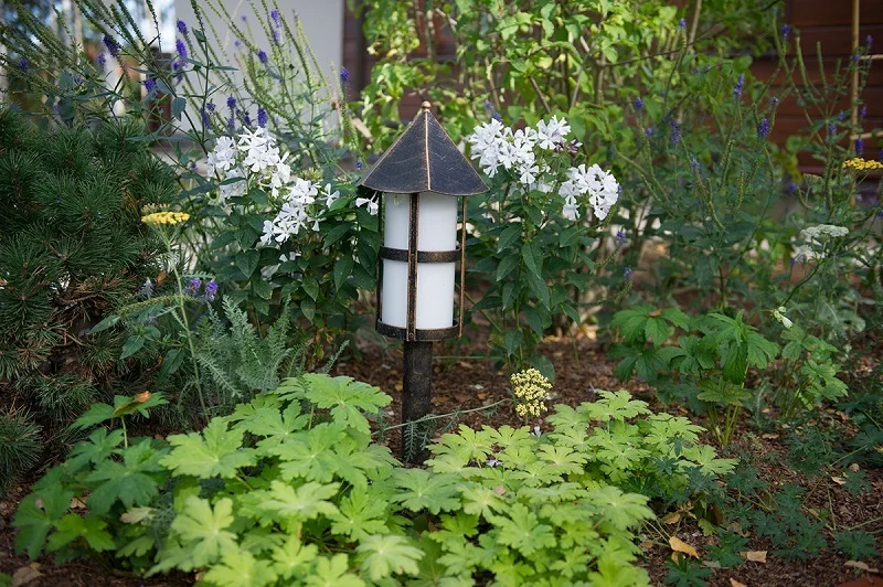 Világítótestek a kertben: hogyan lehet sikeres a dekoratív világításban?