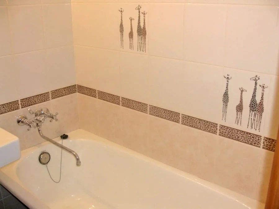A fürdőszoba csempézési útmutatója egyszerű módja a padlólapok kiszámításának