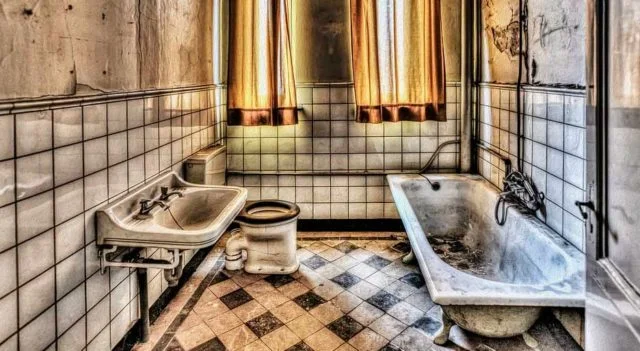 Milyen veszélyek jönnek a régi fürdőkáddal?
