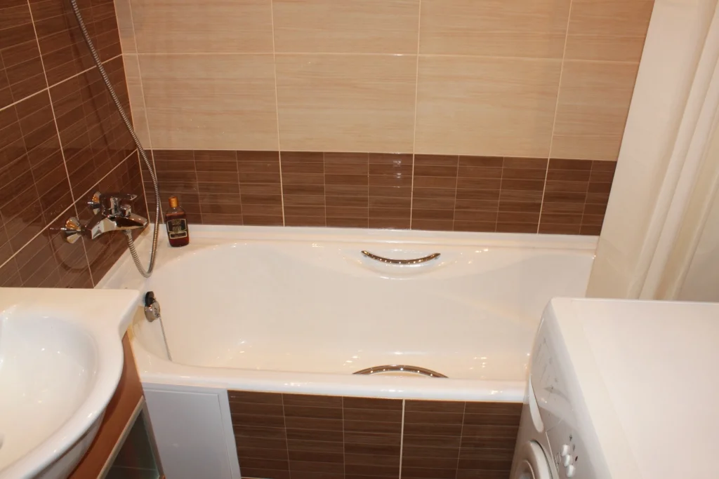 Egy 1 8m x 1 8m-es sztálinista fürdőszoba felújítása