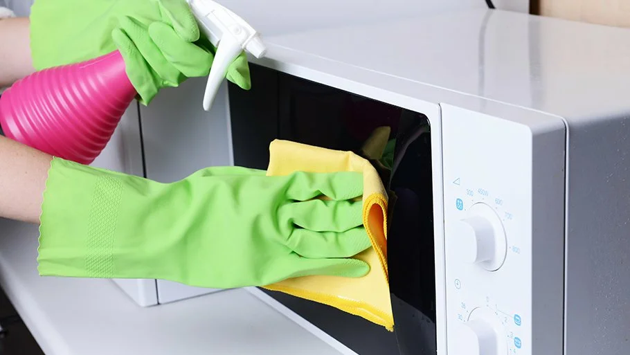 3 módja a mikrohullámú sütő egyszerű tisztításának