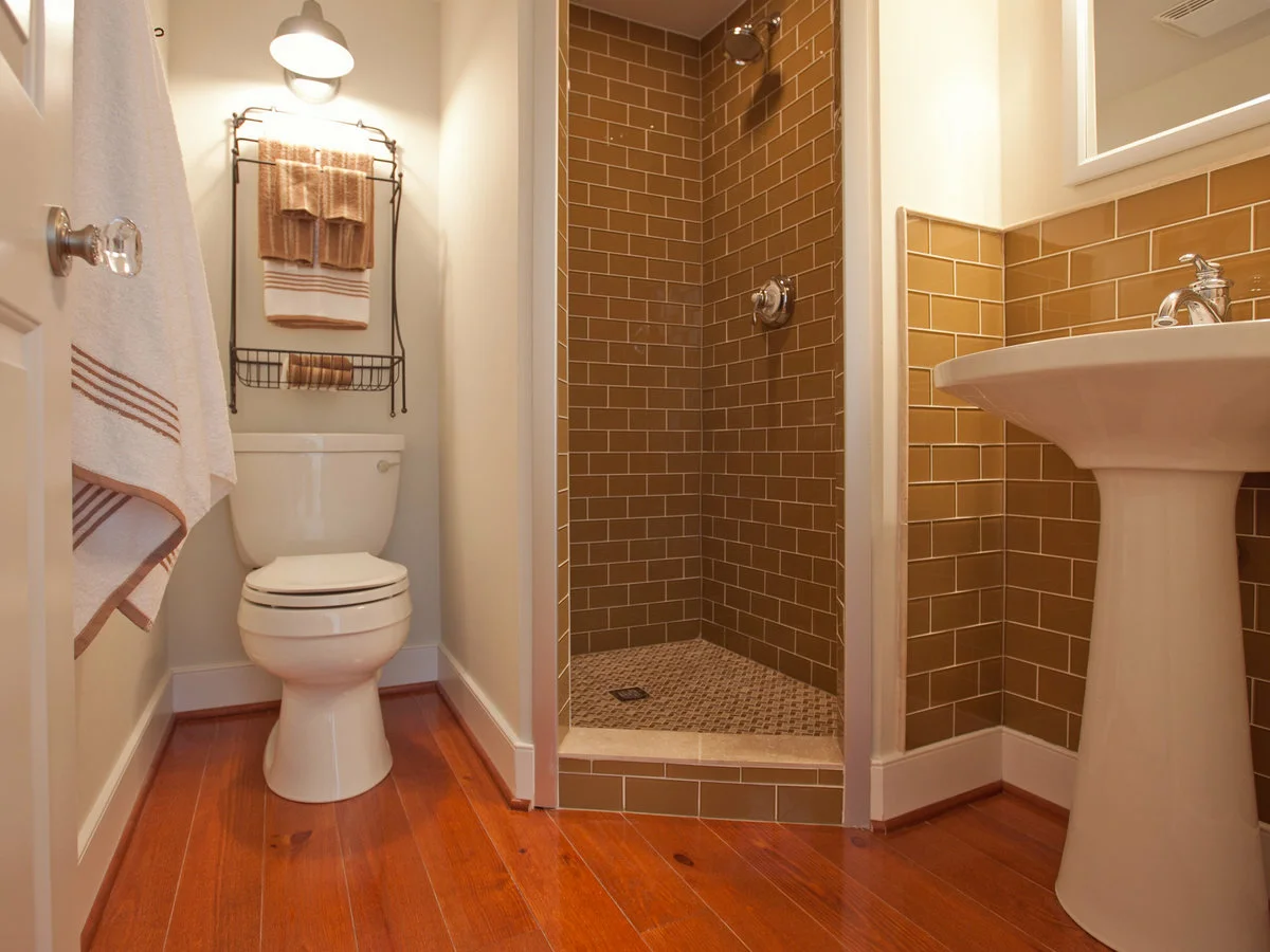 Hogyan lehet egy kisebb fürdőszobát tágasabbá tenni - válasszon egy zuhanykabint