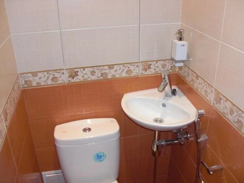 Kényelmi megoldások a kis WC-khez