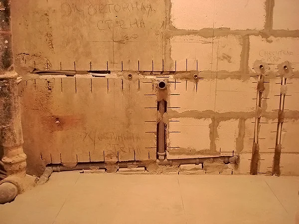 A vízvezetékek típusa és beépítése a fürdőszobában